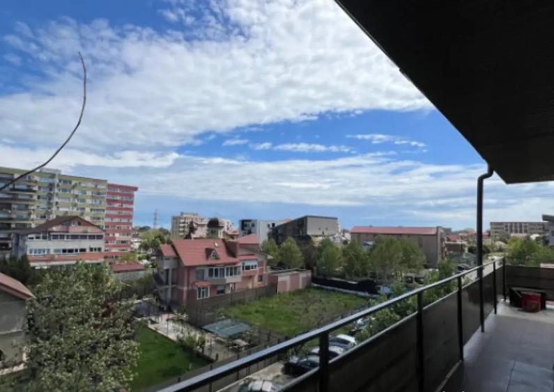 Apartament spa?ios cu terasa generoasa ?i pod Zona E - 1