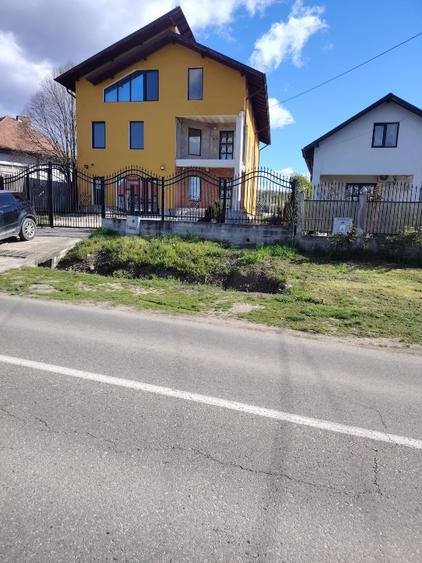 Casă de vânzare  - 2