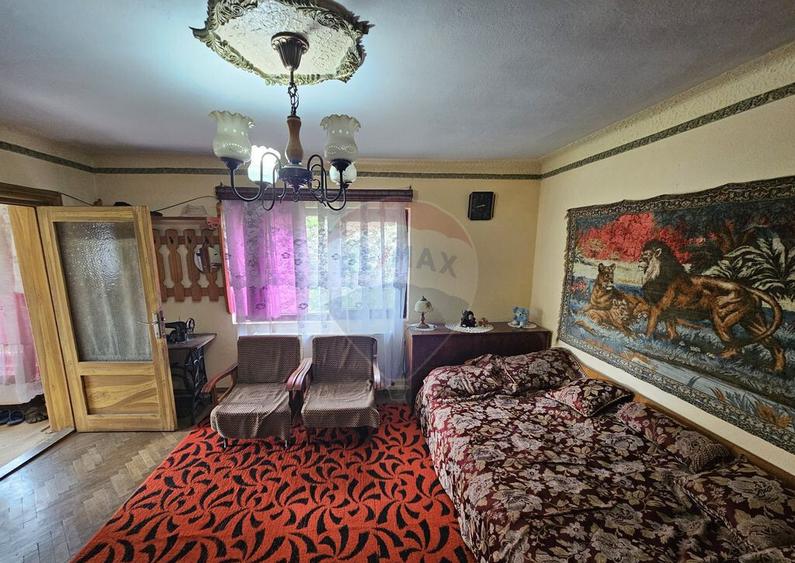 1/2 - Casa de vanzare + teren 472 mp - 8