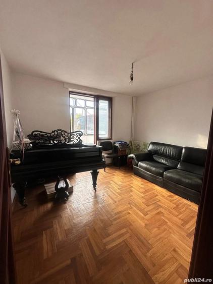 De vanzare apartament cu 3 camere si 2 bai, in zona ultracentrala, situat la etaj 1 - 10
