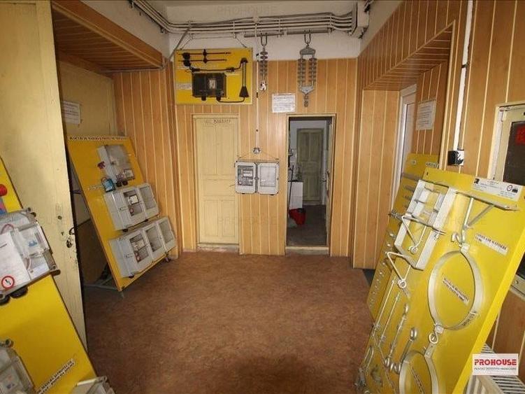 Hala 230 mp + birouri 100 mp + teren 2.370 mp - 12