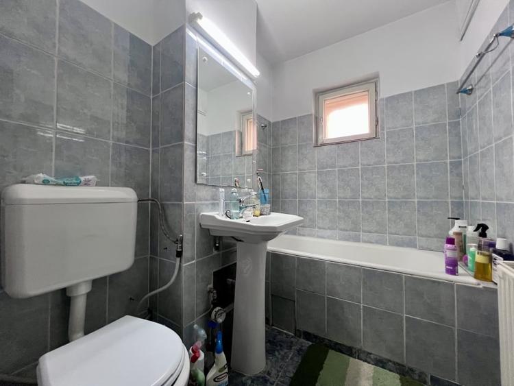 Apartament 3 camere, 78 mp utili + garaj si boxa, etaj 1 - Zona Modern - 9