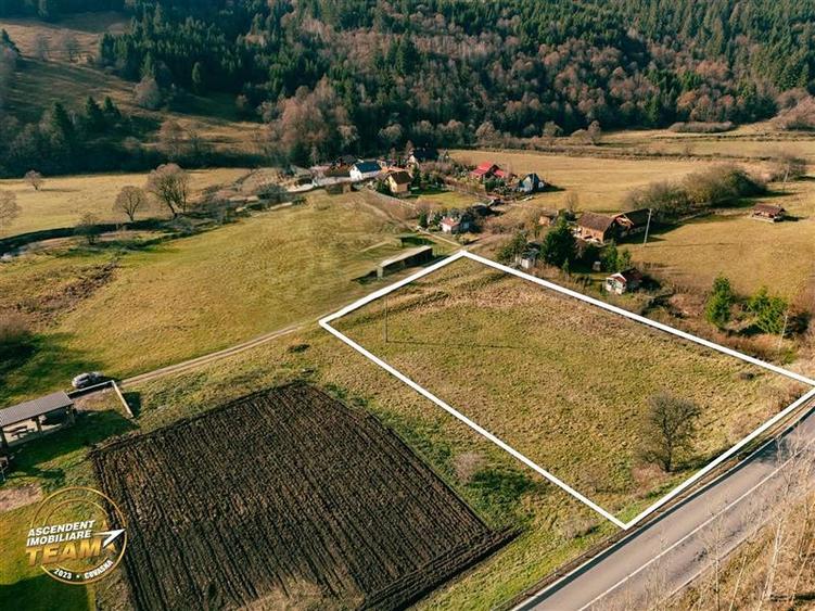 FILM! Teren cu potential, 3.100 mp, langa drumul principal, Catrusa, Covasna - 1