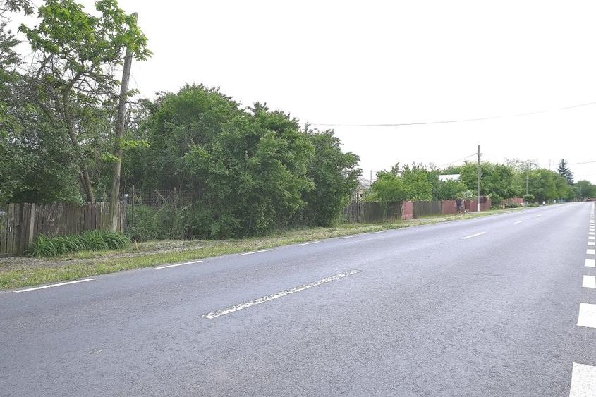 CIOLPANI - Luparie (stradal), 1.600 mp. teren intravilan, deschidere de 16 ml. - 3