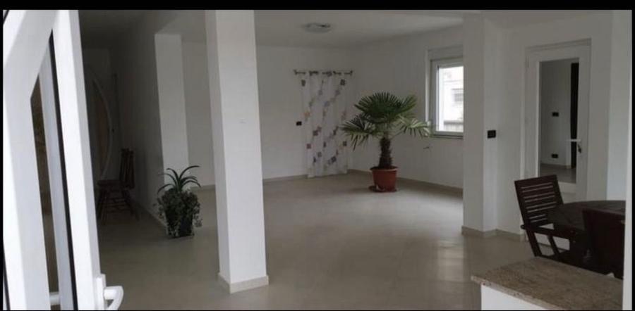 Inchiriez spatiu comercial - 1