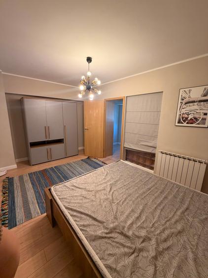 Apartament cu 3 camere decomandat în Victoriei
