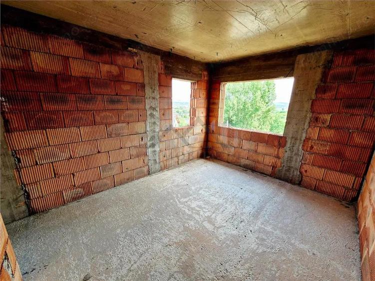 Casa de vanzare cu priveliste frumoasa - 8