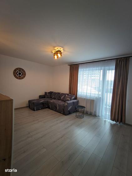 Apartament cu 3 camere decomandat, mobilat în Tractorul