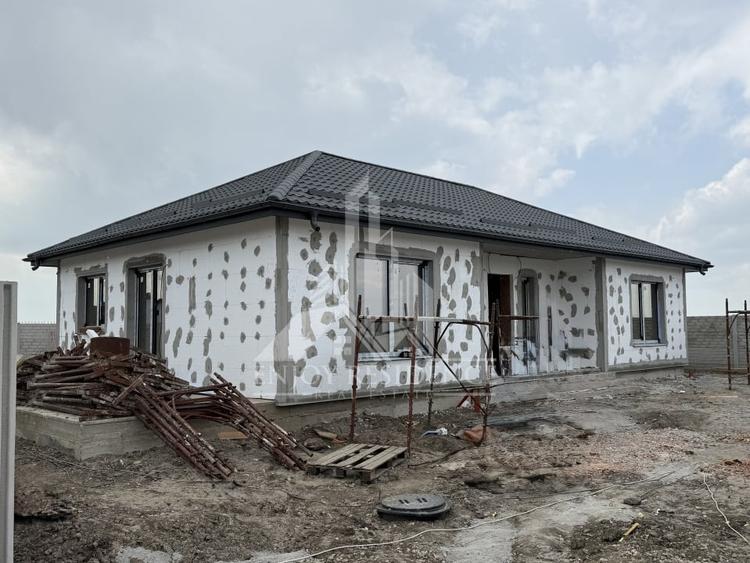 Ansamblu case individuale pe parter 2026 | Curte 400mp | Domnesti - 1