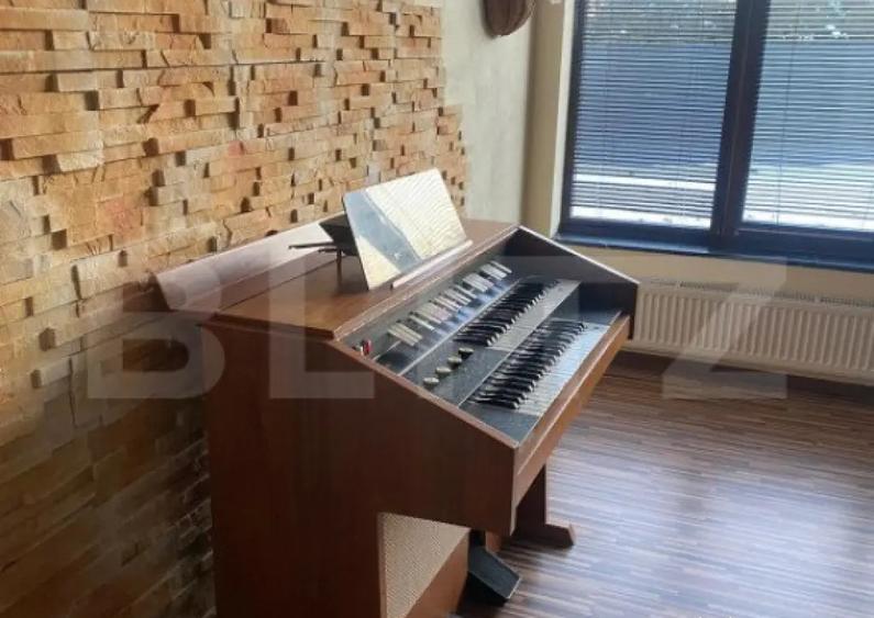 Casa de vanzare, cu 4 camere, 268 mp + teren 786 mp, zona-M - 8