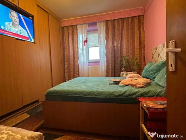 Apartament 4 camere decomandat, C. Calarasilor-Viziru 3. - 4