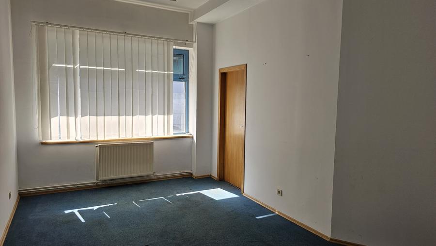 Spațiu comercial cu birouri de inchiriat 200 mp cu vad stradal - 10