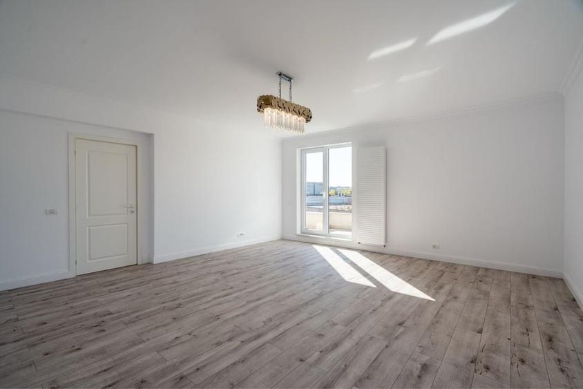 Apartament cu 3 camere decomandat în Bucur Obor