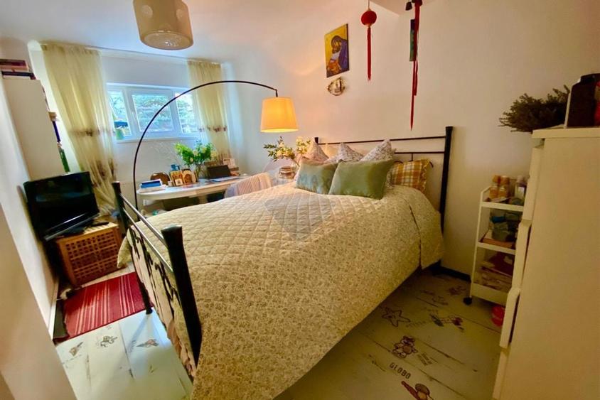 Apartament deosebit 3 camere, decomandat, vanzare, 100mp curte proprie - 1