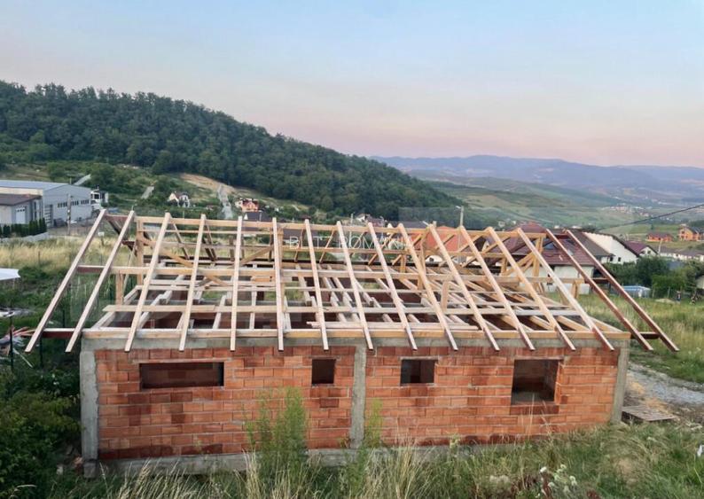 Casa la rosu 100mp,4 camere,750 mp teren extravilan,zona Dea