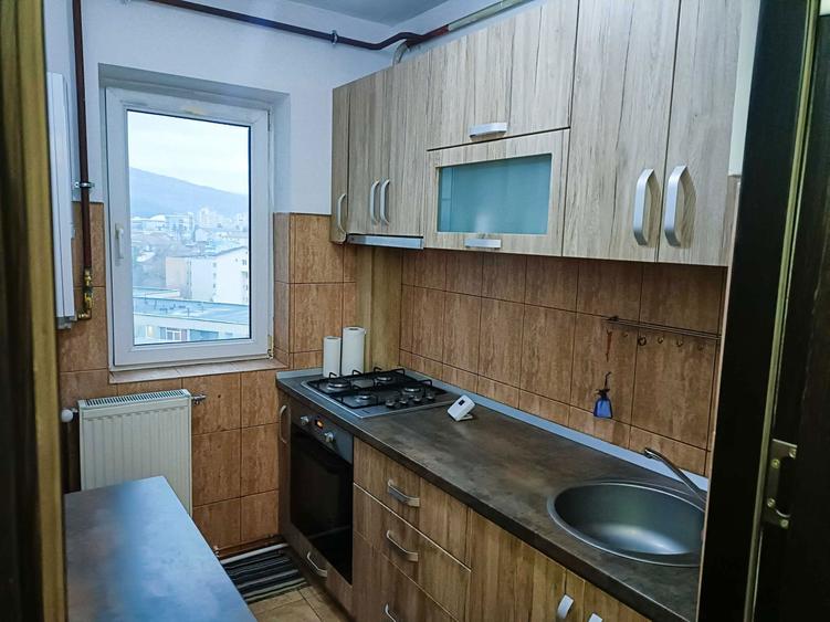 Inchiriez apartament 3 camere - 6