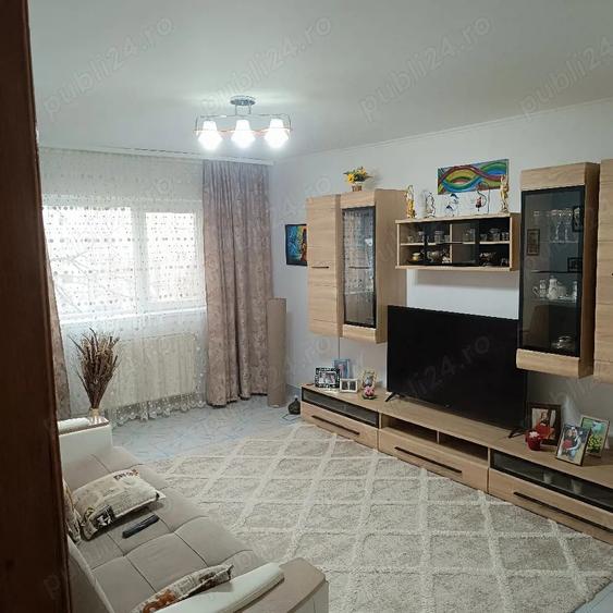 apartament 3 camere decomandat - 2