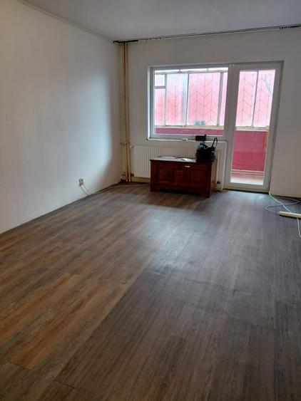 Inchiriez apartament 2 camere - 4