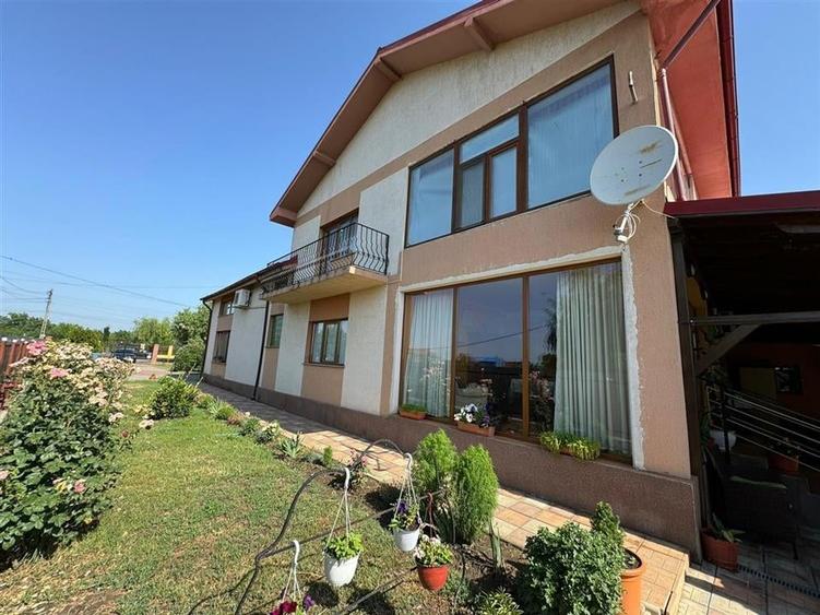 Vila de vanzare in Garoafa,suprafata construita 472mp si teren 1935mp - 2