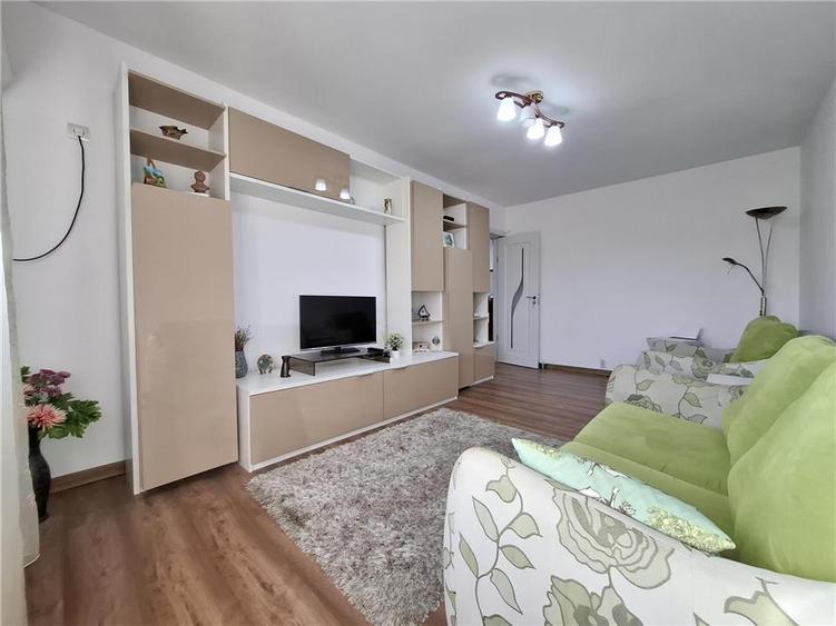 Apartament cu 2 camere decomandat, mobilat în Central