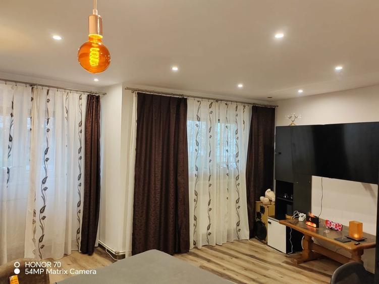 Apartament cu 3 camere decomandate de vanzare parter zona Nord, strada Calugareni - 3