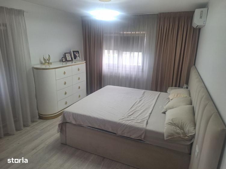 Casă cu 4 camere în Dealul Malului