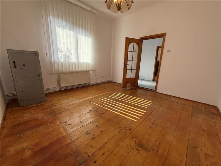 Casă individuală cu 6 camere cu Teren 272 Mp în Bistrița Lac