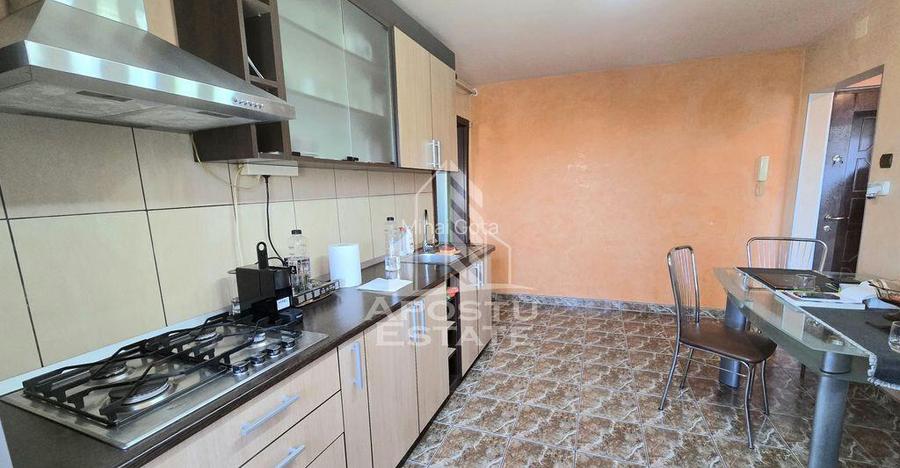 Apartament cu 3 camere, centrala proprie, zona Girocului