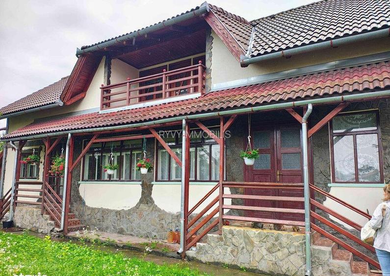 Casa complet renovata, pentru locuin?a sau pensiune t... Casa complet renovata, pentru locuin?a sau pensiune t...
