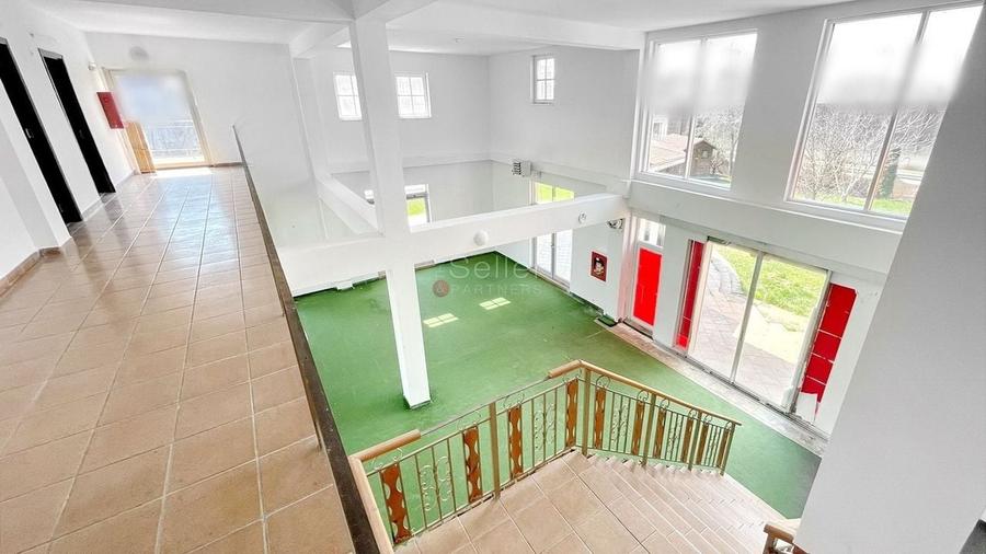 Spatiu Comercial cu Multiple Functionalitati - 18