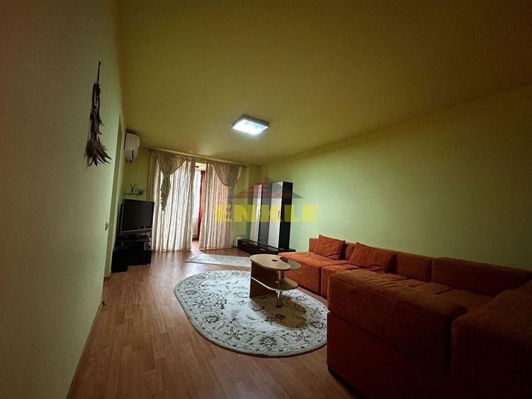 De inchiriat apartament cu 3 camere, zona Bulevard - 3
