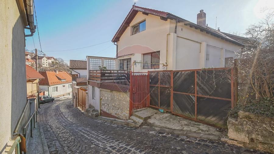 PODUL LUI GRID 13 | CASA 4 CAMERE CU DOUA BAI SI PRIVELISTE | SCHEI - 1