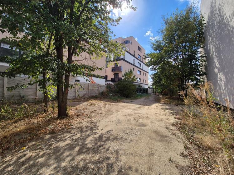 TEREN DE INCHIRIAT - SISESTI - 1