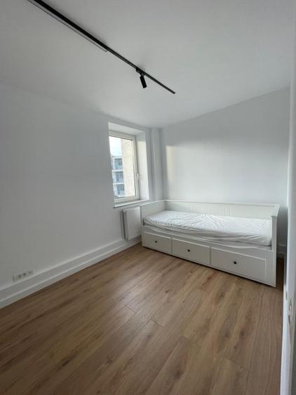 Centrul Civic - apartament 3 camere renovat - 2 grupuri sanitare - priveliște -  - 8