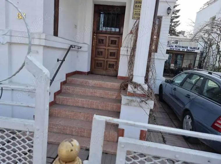 A 31 Proprietarul ofera spre inchiriere,300 mp utili in fata Inspectoratului Scolar ,strada Oituz,33 - 8