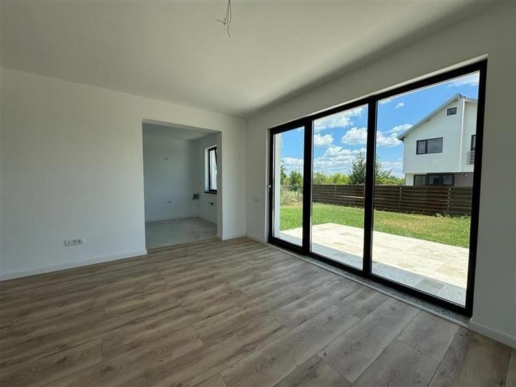 VILA IN CORBEANCA - OSTRATU // CURTE 364 MP // 5 CAMERE - 5