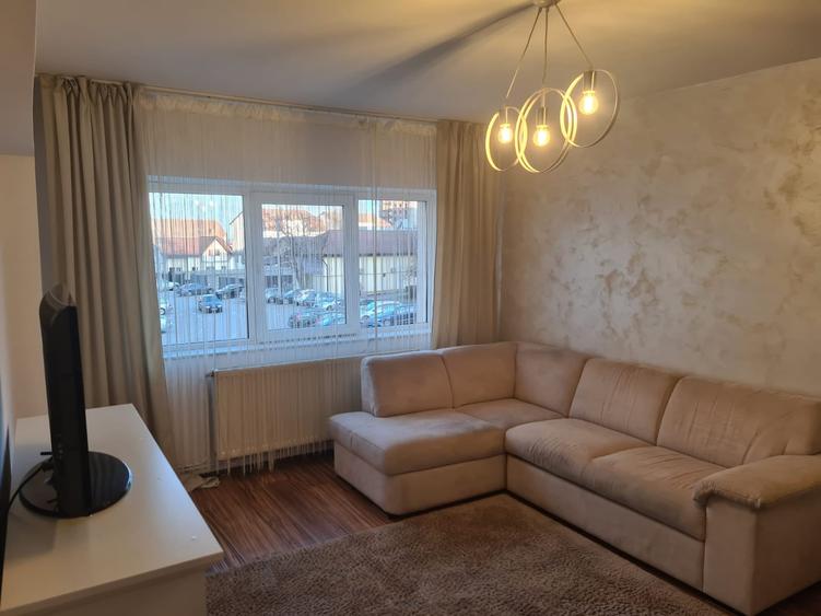 Inchiriez apartament 3 camere et.1 - 1