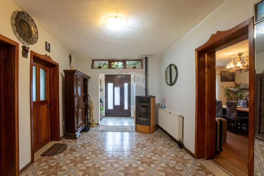 Casa individuala 160 mp, 1.200 mp teren, garaj si spatiu comercial - 17