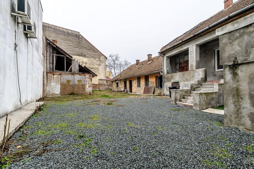 VANDUT! Casa din caramida - teren 612 mp - Centru Arad - COMISION 0% - 2