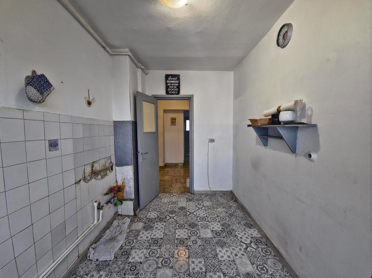 Ultracentral Tomis Mall 3 camere decomandat etaj 3/7 - 24