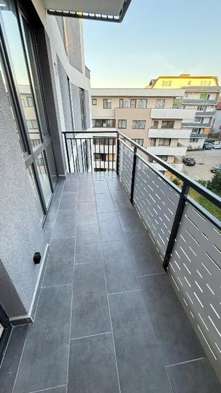 Persoana fizică vând ap  2 cam Lux bloc nou ,57 mp+balcon,zona VIVO str Razoare - 12