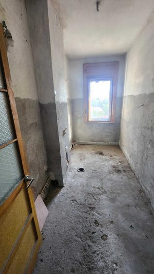 Apartament cu 4 camere decomandat în Complex Studențesc
