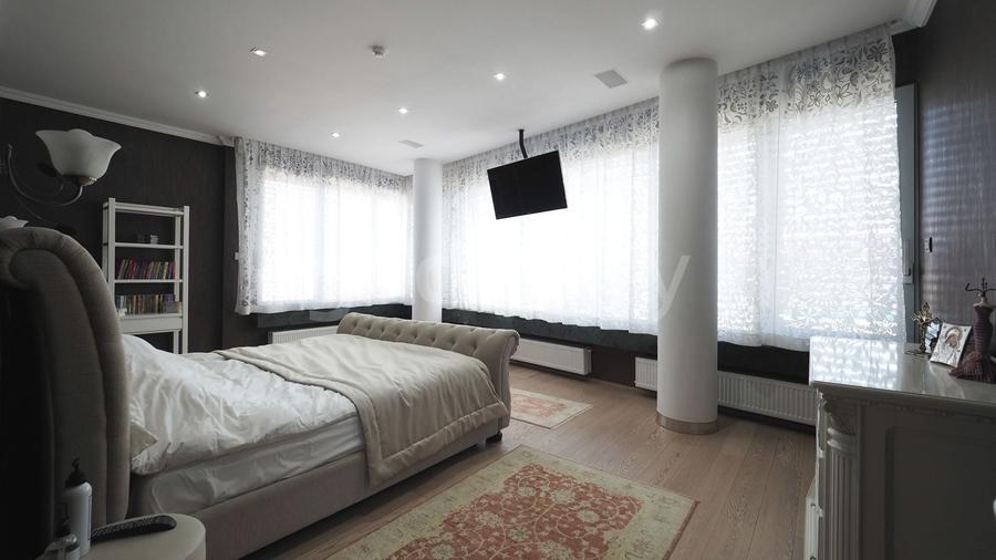 Casă individuală cu 9 camere cu Piscina în Balotești