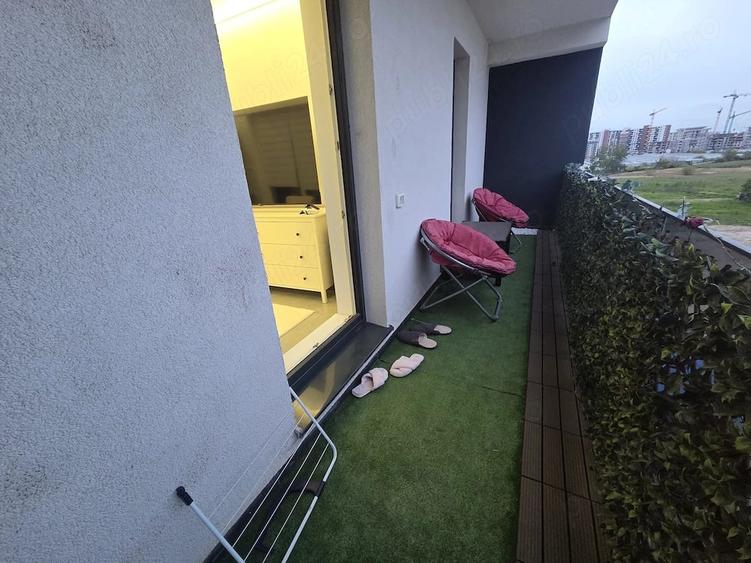 Apartament cu 3 camere semidecomandat în Metalurgiei