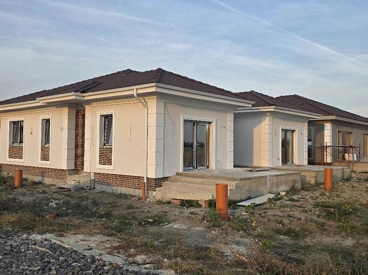 Casă cu Teren 260 Mp în Moșnița Nouă