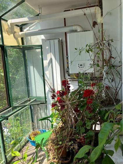 Apartament semidecomandat în Est