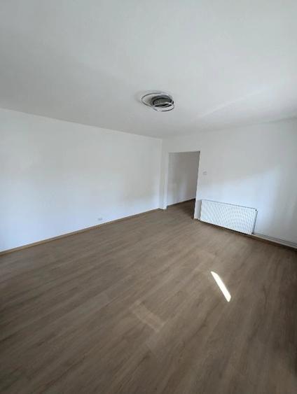 Apartament cu 2 camere semidecomandat în Soarelui