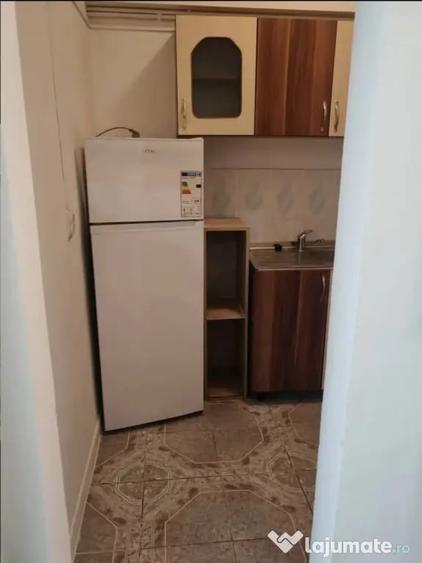 Garsonieră decomandată în Central
