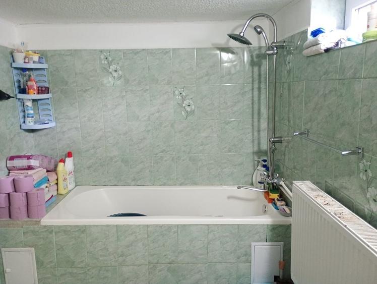 Casă cu 4 camere în Brătășanca