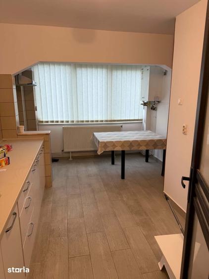 Apartament cu 2 camere decomandat în Tractorul
